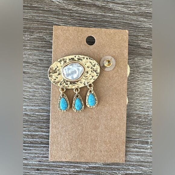 BohemianāpearlāstudāearringsāA236 - Picture 5 of 6